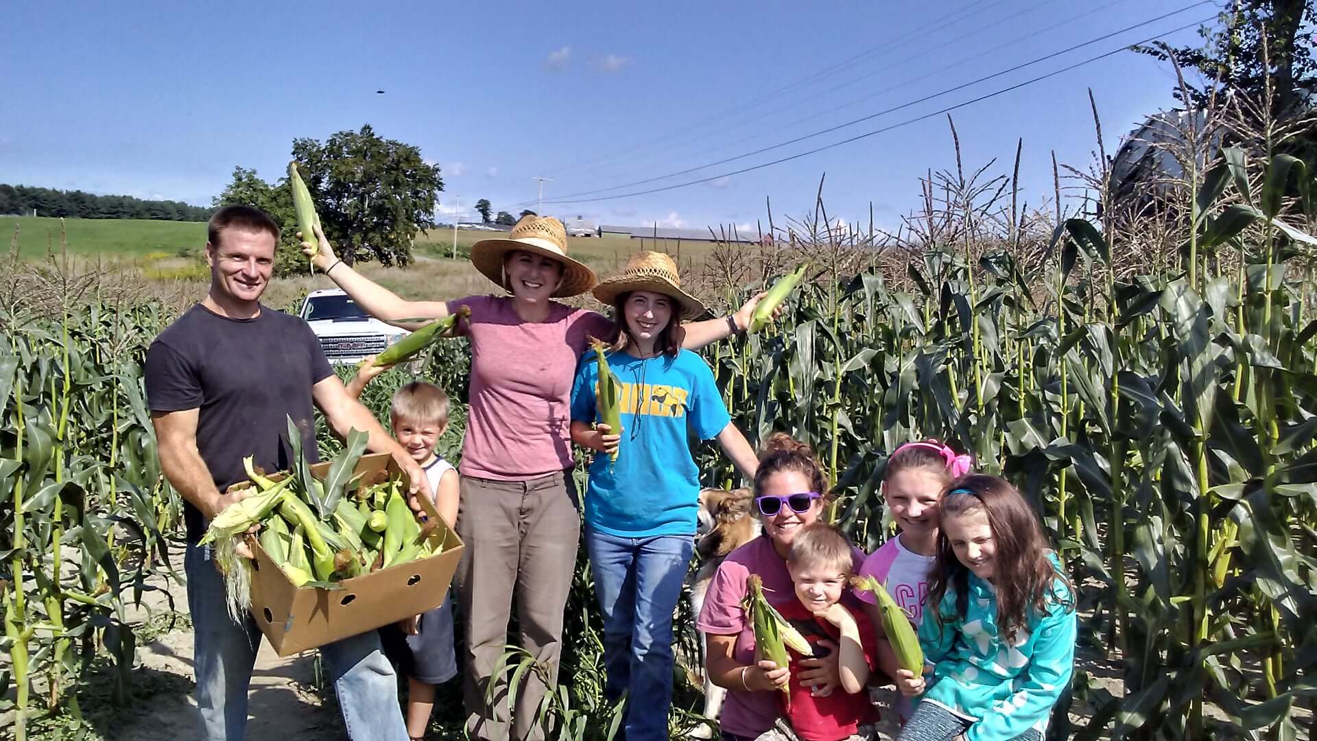 VeggiesForAll group photo in corn field